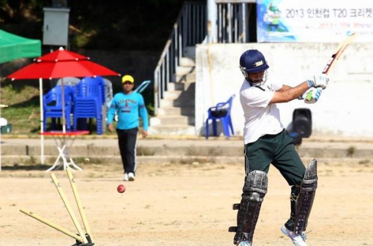 Cricketers hit for six in Suwon