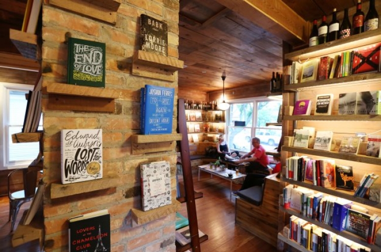 Spanish engineers create bookstore, hangout in Dallas