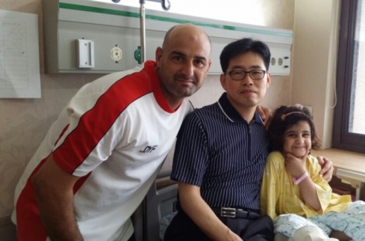 Hanwha supports Iraqi girl’s medical expenses