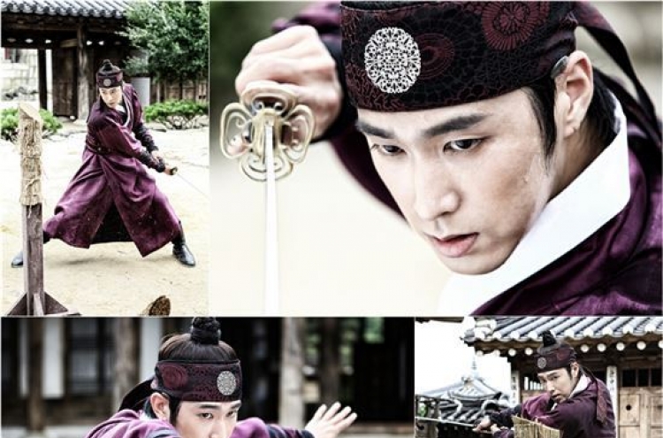 Jung Yun-ho devotes himself in sword practice for ‘The Night Watchman’