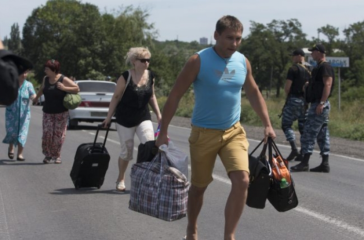 Ukraine fights prompt residents to flee