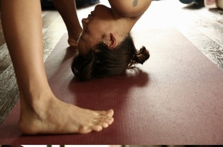 Lee Hyori reveals yoga photos