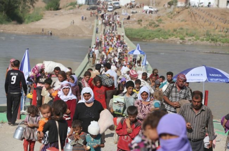 U.S. forces assess situation of displaced Iraqi refugees