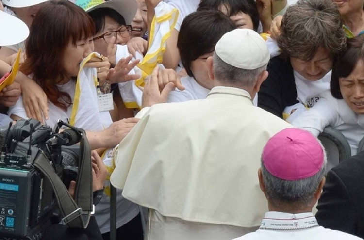 [Papal Visit] Pope ‘listened, silently nodded’ to Sewol families