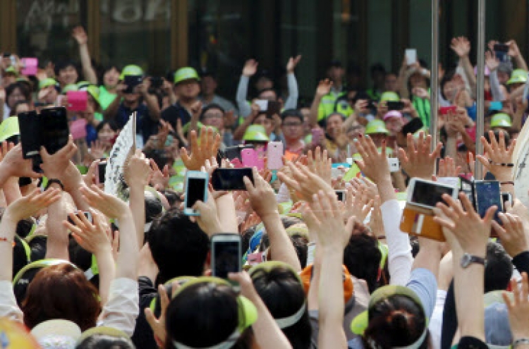 [Papal Visit] Tight security as crowds gather for papal mass in Seoul
