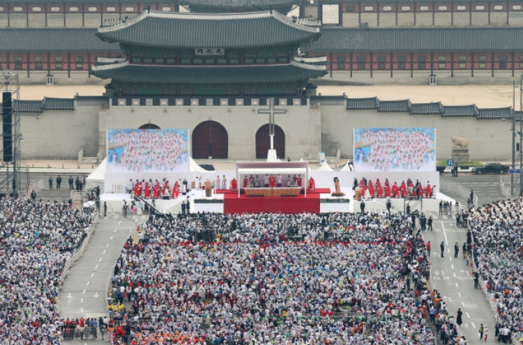 [Papal Visit] Downtown Seoul becomes outdoor cathedral