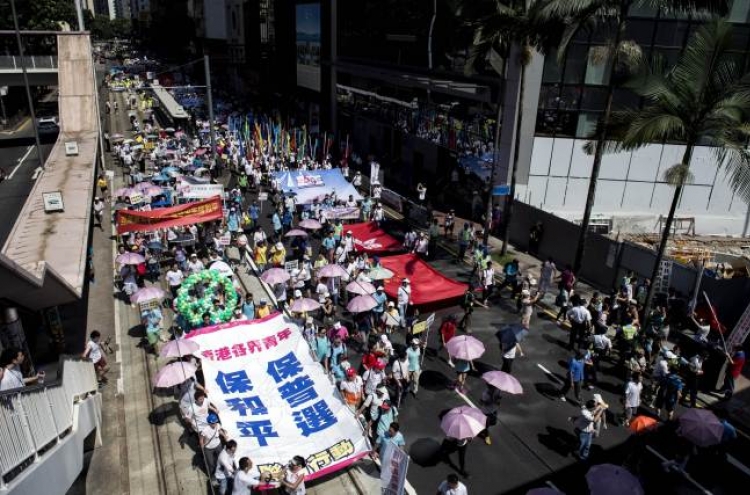 H.K. pro-China activists rally against Occupy protest