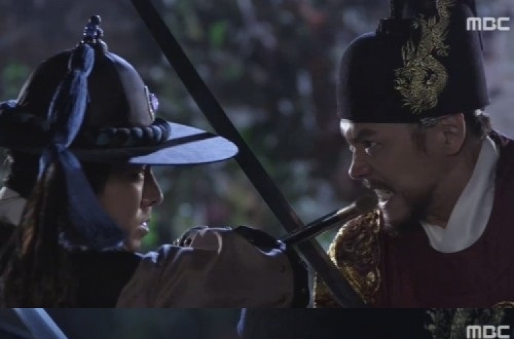 Yunho saves Jung Il-woo’s life in ‘The Night Watchman’