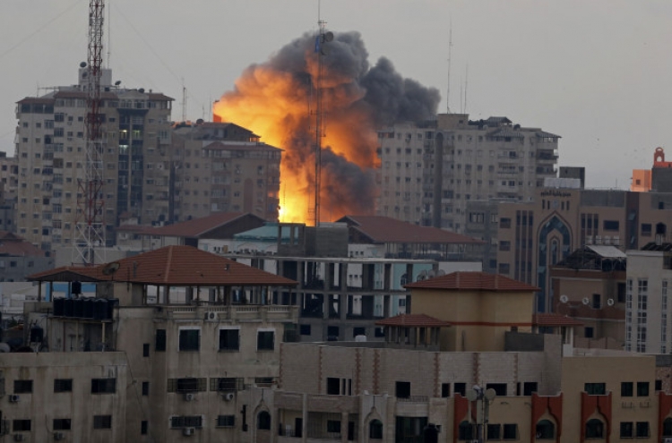 Israel hits Gaza as Egypt readies talks