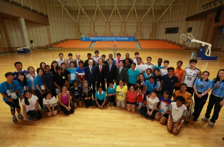 Korean Air supports U.N. sports leadership program