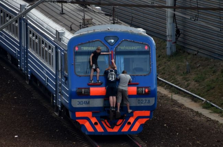 Train-surfing: Extreme sport or social problem?