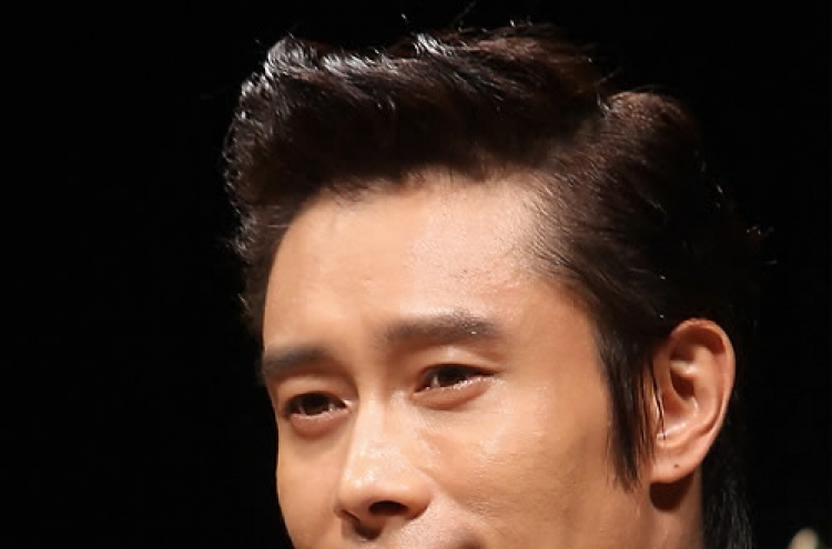 Two women charged with threatening top actor Lee Byung-hun
