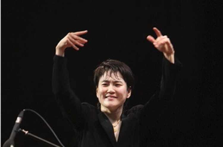 Conductor Chang parts with Qatar Philharmonic