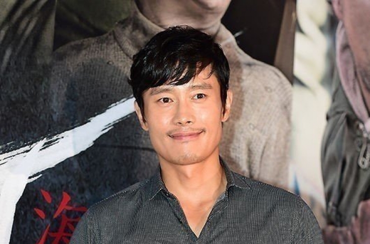 Lee Byung-hun blackmailer claims they dated