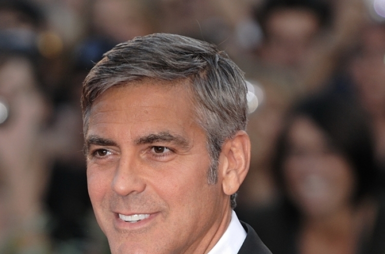 Clooney to get prize for humanitarian work