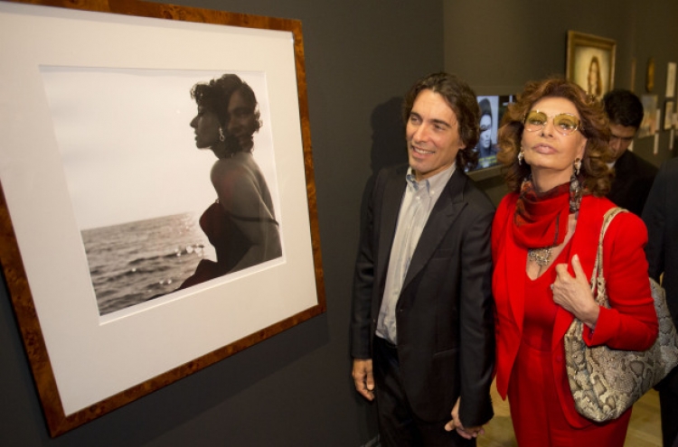 Sophia Loren opens life exhibit in Mexico
