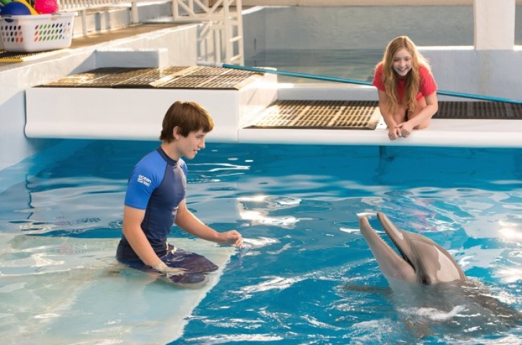 ‘Dolphin Tale 2’s star, story and setting a life-changer for many
