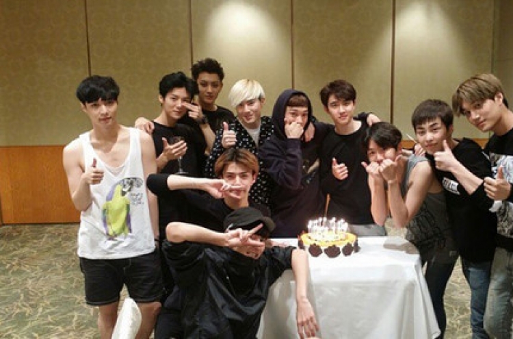 EXO celebrates successful ending of China concert