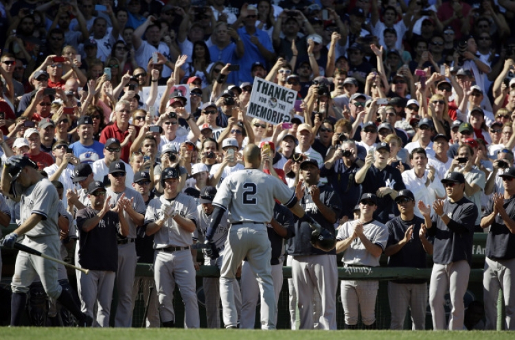 Jeter leaves with hit in win over Sox