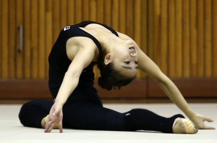 [Asian Games] Stretching for gold