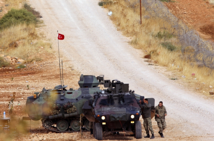 U.S.-led air strikes hit IS near Turkey