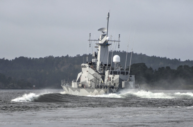 Swedish navy widens search for mystery sub