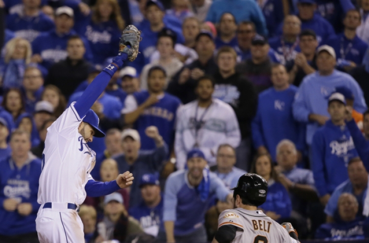 Royals rout Giants to force Game 7