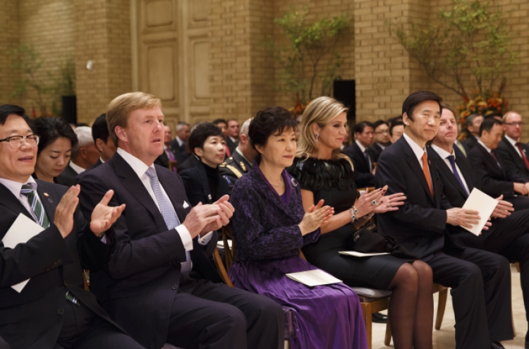 Park attends banquet hosted by Dutch King