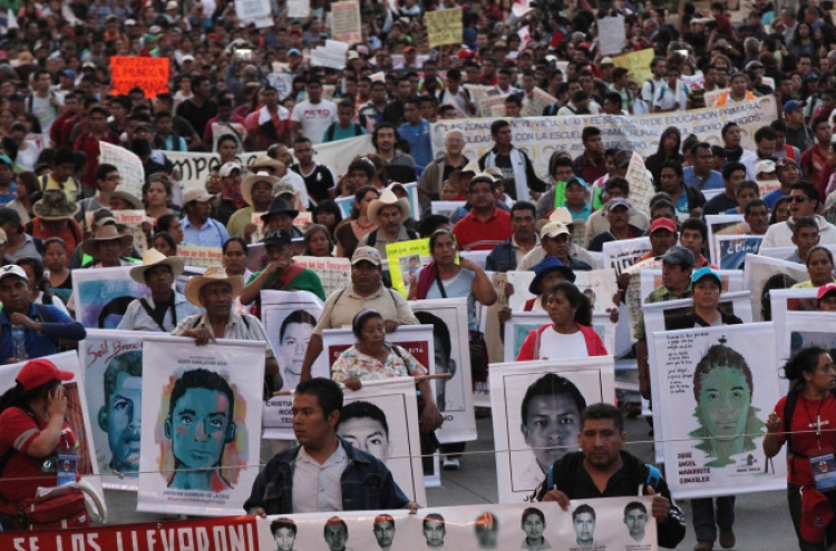 (Photo News) March for missing students