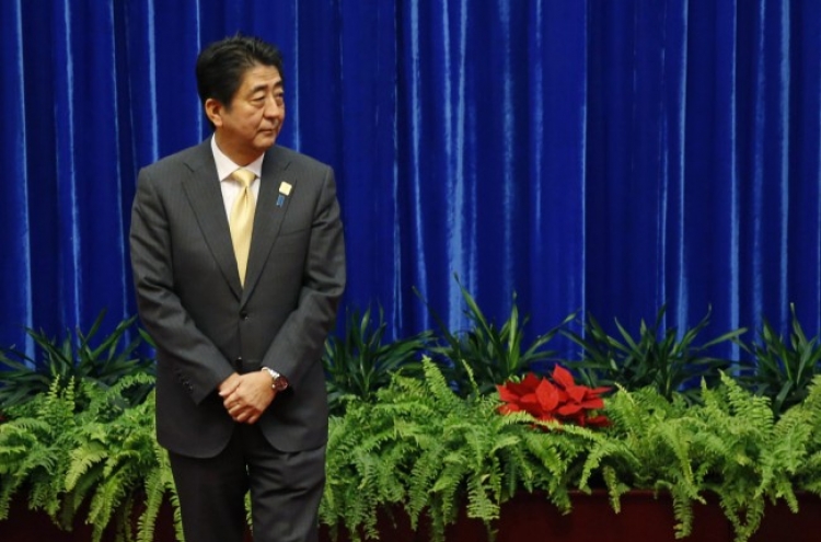 Xi, Abe hold fence-mending talks in Beijing