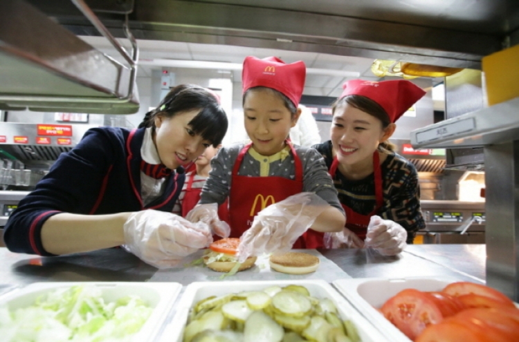 McDonald’s Korea opens up kitchen