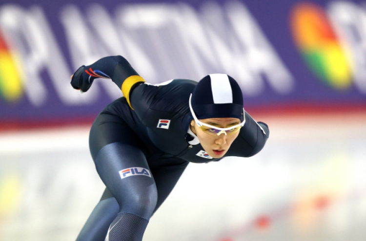 Olympic speed skating champ Lee Sang-hwa wins World Cup race on home ice