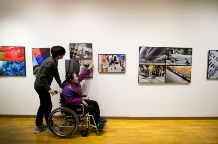 Sangmyung University exhibits photos by visually impaired