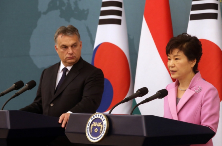 Korean, Hungarian leaders agree to boost economic cooperation
