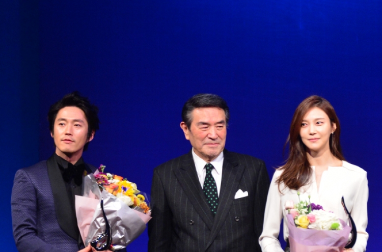 Jang Hyuk, Cha Ye-ryun named best dressed at Herald Donga awards