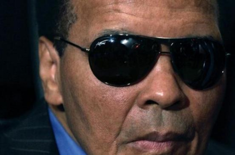 Muhammad Ali hospitalized with ‘mild’ pneumonia