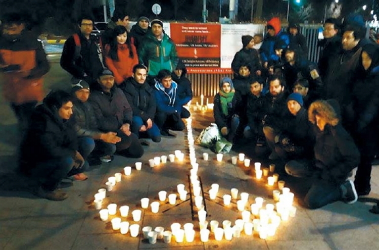 Seoulites light candles for peace after Pakistani school massacre