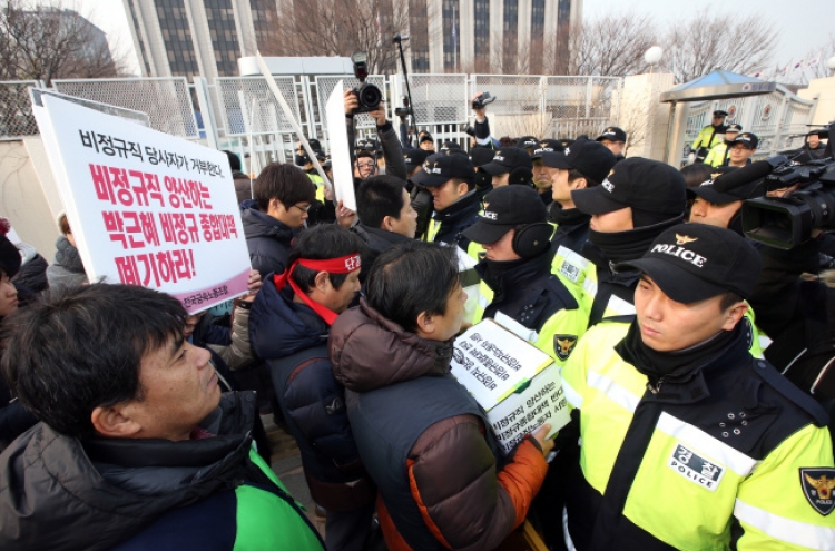 Korea pushes to improve working conditions for nonregular employees