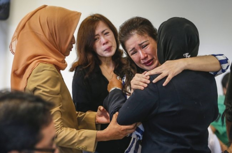Search expands for missing AirAsia passenger jet