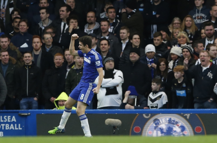 Chelsea moves 2 points clear of City at top of EPL