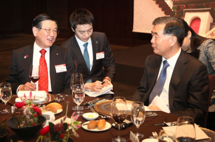 Korean, Chinese CEOs discuss cooperation