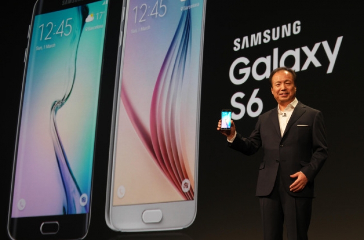 Samsung takes on Apple with new flagship phones