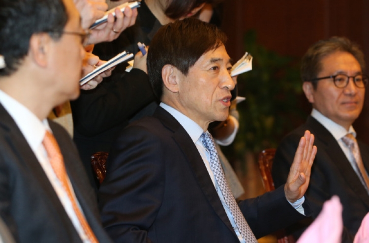 BOK governor warns Korea faces short-term uncertainties