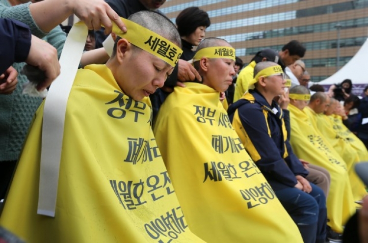 Parents of ferry disaster victims refuse state reparation plan