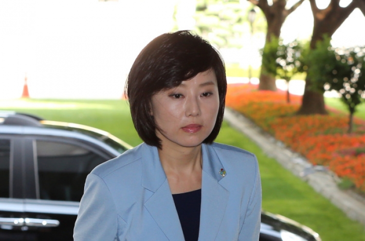 Park’s political aide quits over pension row