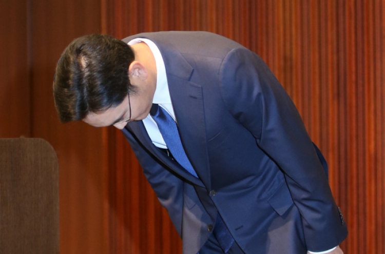 Samsung heir apologizes over MERS outbreak at its hospital
