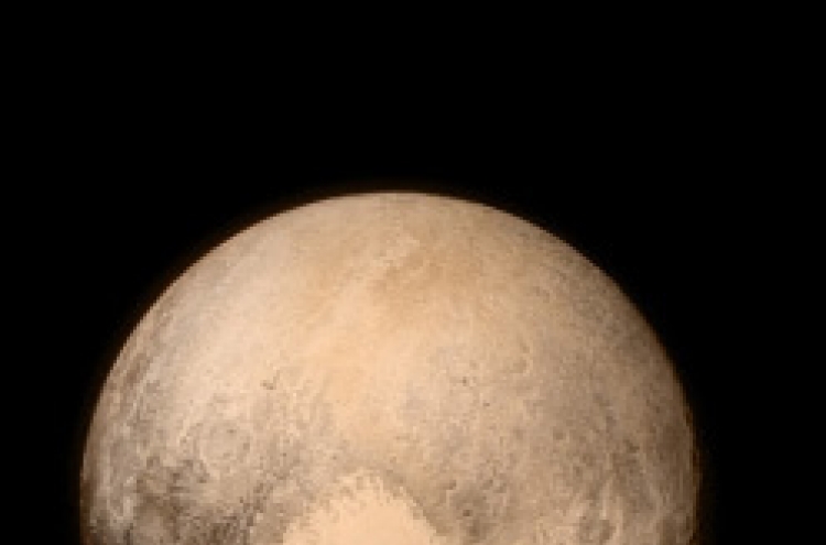 [Newsmaker]Spacecraft achieves Pluto flyby, calls home