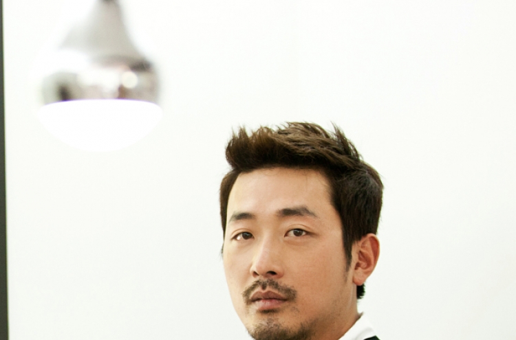 [Herald Interview] Ha Jung-woo brings romance to dark era in ‘Assassination’