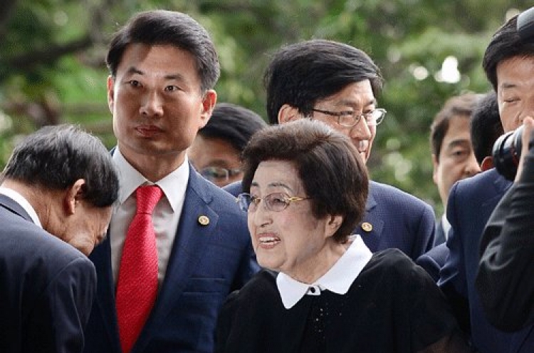 Ex-first lady leaves for N. Korea on hope of better inter-Korean ties