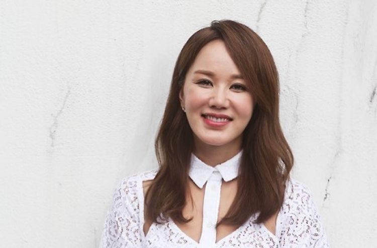 Uhm Jung-hwa’s comeback imminent as a singer